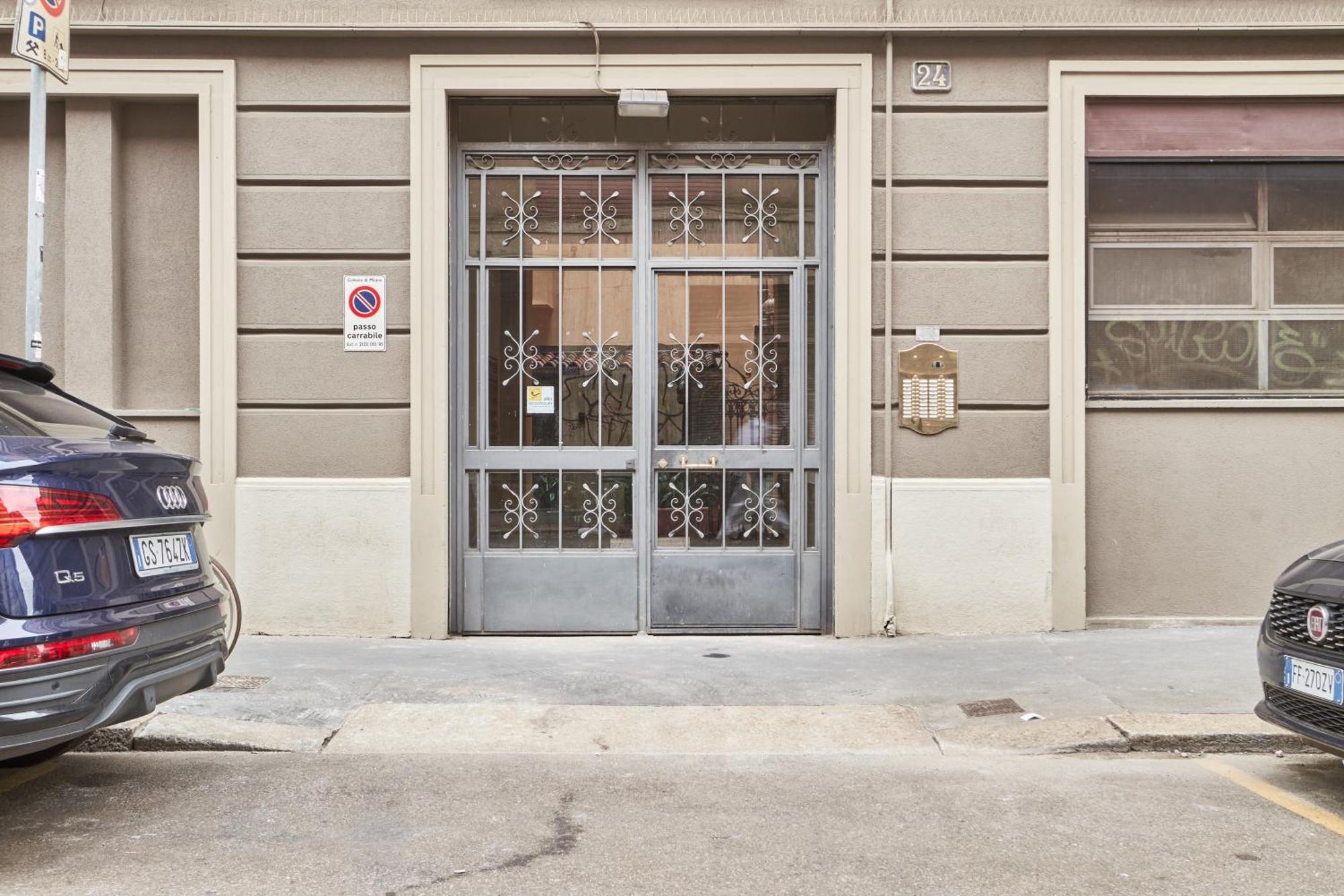 Elegante Appartamento Minimal Dai Tocchi Botanici Milan Exterior photo